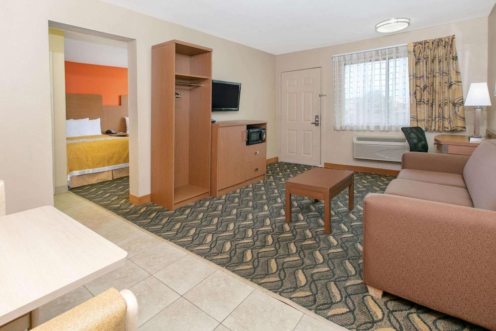 Days Inn & Suites By Wyndham Arlington Near Six Flags Exteriör bild